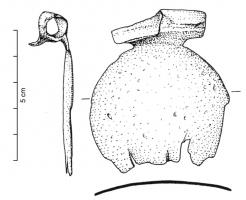 FIB-4087 - Fibule à queue de paon sans arc (F.20a1)
bronze
TPQ : 1 - TAQ : 100
Fibule à queue de paon de grande taille, dont le couvre-ressort cylindrique se rattache directement à un disque, prolongé par un pied légèrement trapézoÏdal (