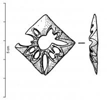 FIB-41212 - Fibule à queue de paon
bronze
TPQ : 25 - TAQ : 75
Fragment de fibule à queue de paon, à plaque losangique ornée d'une collerette ajourée rapportée, dont l'état de conservation ne permet pas de déterminer la variante (d1 ou d2, e1 ou e2, f1 ou f2.)