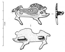 FIB-41272 - Fibule zoomorphe : sanglier
bronze
TPQ : 100 - TAQ : 250
Sanglier à droite, hure bien indiquée sur la nuque et à l'arrière du dos; le corps est creusé d'une loge d'émail comportant en réserve une ess horizontale et 3 points; articulation à ressort monté sur une plaquette.