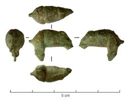 FIB-41285 - Fibule zoomorphe : souris
bronze
TPQ : 100 - TAQ : 250
Fibule représentant une souris grigottant une graine ou une noix tenue entre ses pattes antérieures; articulation à charnière.