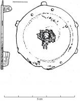 FIB-4129 - Fibule discoïdale 
bronze
TPQ : -10 - TAQ : 100
Fibule circulaire non émaillée, pourvue d'un décor rapporté en tôle de bronze, généralement une tête de face, traitée dans un style classique, dans une bordure perlée. Fibules étamées.