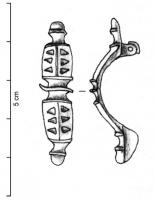 FIB-41320 - Fibule symétrique émaillée
bronze
TPQ : 75 - TAQ : 100
Forme symétrique gracile, avec un élément central en arc surélevé et deux appendices symétriques : moulure centrale encadrée de plaques décorées, ou l'inverse; décor d'émail parcimonieux, en croisette ou petits triangles.