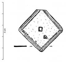 FIB-41339 - Fibule à queue de paon
bronze
TPQ : 25 - TAQ : 75
Fragment de fibule à queue de paon, à plaque losangique distincte du pied, ornée d'une collerette ajourée rapportée, dont l'état de conservation ne permet pas de déterminer la variante (e1 ou f1)