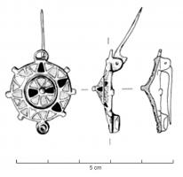 FIB-41411 - Fibule conique émaillée
bronze
TPQ : 80 - TAQ : 250
Fibule conique, dont la charnière disposée au revers comporte deux plaquettes coulées reliées par un axe en fer. Variante ornée d'un bouton sommital mouluré, entouré d'une couronne émaillée de triangles tête-bêche ; pourtour lisse.