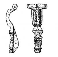 FIB-41438 - Fibule émaillée
bronze
TPQ : 70 - TAQ : 100
Fibule à arc rectangulaire, orné d'un motif longitudinal émaillé autour d'une ou deux lignes ondulées.  Pied mouluré se terminant en bouton.