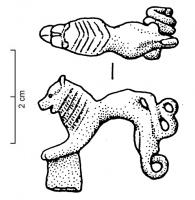 FIB-41719 - Fibule zoomorphe : lion
bronze
TPQ : 200 - TAQ : 400
Fibule en forme de lion traité dans un style réaliste, la peau du cou marquée de plis, le dos arrondi et la queue repliée en boucle vers le haut; articulation à ressort ; porte-ardillon élevé.