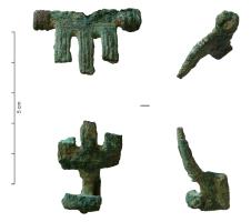 FIB-41790 - Fibule à arc triple, var. Alésia
bronze
TPQ : -30 - TAQ : 25
Fibule dont l'arc se divise en trois bandes parallèles, reliés à des barres transversales ; pied redressé avec un bouton transversal.