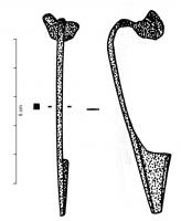FIB-41818 - Fibule Feugère 6b
fer
TPQ : 10 - TAQ : 70
Fibule à ressort bilatéral à 4 spires, corde interne, dont le porte-ardillon est le plus souvent plein, quelquefois percé voire ajouré, de forme plus souvent trapézoïdale que triangulaire ; arc filiforme, le plus souvent de section ronde.