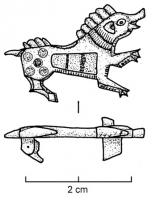 FIB-4185 - Fibule zoomorphe : sanglier
bronze
TPQ : 120 - TAQ : 260
Fibule en forme de sanglier à droite, les pattes antérieures projetées vers l'avant ; encolure barrée de lignes d'arcs de cercles incisés ; corps creusé d'une grande loge d'émail, avec 5 pastilles d'émail sur l'arrière-train.