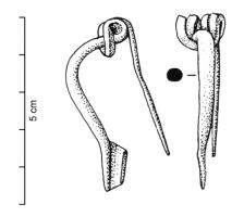 FIB-4483 - Fibule Almgren 15
bronze
TPQ : 50 - TAQ : 150
Fibule très simple, à arc de section ronde, ployé à la tête, porte-ardillon trapézoïdal, ressort à 4 spires et corde interne. La section rectangulaire du fil utilisé pour le ressort est caractéristique.