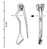 FIB-4485 - Fibule Almgren 15 (Soldatenfibel)
bronze
TPQ : 50 - TAQ : 150
Fibule très simple, à arc de section plate, ployé à la tête, porte-ardillon trapézoïdal, ressort à 4 spires et corde interne. La section rectangulaire du fil utilisé pour le ressort est caractéristique des Soldatenfibeln.