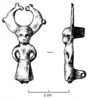 FIB-4590 - Fibule anthropomorphe
bronze
TPQ : 50 - TAQ : 250
Personnage féminin debout, de face, vêtu d'une longue robe retombant jusqu'aux chevilles, les bras le long du corps. Sur cette variante, le personnage est coiffé d'une pelte.