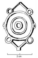 FIB-4602 - Fibule émaillée
bronze
TPQ : 150 - TAQ : 300
Fibule constituée d'un disque comprenant deux couronnes d'émail autour d'un disque central, tous émaillés; à chaque extrémité, un triangle ajouré formé de baguettes reliant deux disques émaillés.