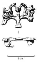 FIB-4612 - Fibule zoomorphe, groupe : griffons et vase
bronze
TPQ : 40 - TAQ : 90
Deux griffons ailés, affrontés symétriquement de part et d'autre d'un vase, posé sur une sorte d'arbre. La panse du vase et le corps des griffons sont striées de lignes parallèles niellées.