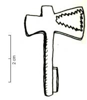 FIB-4805 - Fibule skeuomorphe : hache simple
bronze
TPQ : 150 - TAQ : 300
Fibule en forme de hache, à tranchant simple, étamée mais non émaillée; le fer peut porter un décor incisé a tremolo ; articulation à ressort monté sur plaquettes. Fibules souvent étamée.