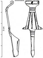 FIB-4835 - Fibule à protubérances latérales basses
bronze
TPQ : 20 - TAQ : 70
Fibule généralement étamée, à arc divisé en deux parties par des moulures; la partie supérieure généralement massive et bombée, de forme pyramidale, possède des protubérances moulées aux extrémités de sa base; le pied est étroit et lisse, plus ou moins élargi, et terminé par un bouton terminal souvent atrophié.