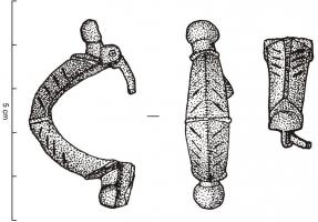 FIB-4849 - Fibule symétrique ansée
bronze
TPQ : 75 - TAQ : 125
Fibule symétrique ansée à décor niellé en arêtes de poisson ; arc de section triangulaire terminé par un bouton à chaque extrémité, cachant l'un les plaquettes de la charnière et l'autre le porte-ardillon.