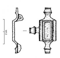 FIB-4960 - Fibule symétrique émaillée
bronze
TPQ : 100 - TAQ : 200
Fibule symétrique, de petite taille; l'arc rectangulaire est creusé de une à trois loges émailléees, également rectangulaires, alignées dans un cadre mouluré; deux boutons moulurés émergent des côtés ; la tête et le pied, symétriques, sont constitués de simples boutons.