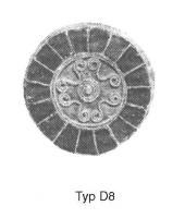 FIB-5246 - Fibule cloisonnée avec compartiment central filigrané Vielitz D8argent, orTPQ : 520 - TAQ : 610Fibule cloisonnée avec un compartiment central orné de filigranes lyriformes ou cruciformes.