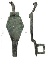 FMC-4043 - Moraillon de coffret
bronze
Moraillon de forme trapézoïdale, lisse ; le profil marque un décrochement jute avant la partie rectangulaire ajourée, prévue au revers.