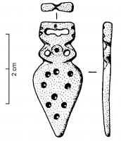 FRT-4009 - Ferret de ceinture
bronze
Ferret coulé, épais, en forme d'amphore aux anses ajourées de petits cercles, décor de points ou cercles estampés incisées; sommet constitué d'une barre horizontale coulée.
