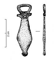 FRT-4043 - Pendant
bronze
Pendant court et étroit, suspension en boucle à sommet généralement rectligne; forme allongée, le plus souvent lancéolée, avec un bouton à la base.