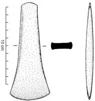 HCH-1001 - Hache à légers rebords 
bronze ou cuivre
Hache à légers rebords, de taille moyenne (autour de 12 cm), de forme trapézoïdale, élancée; bords légèrement concaves; tranchant peu élargi; les rebords très légers n'atteignent ni le sommet, ni le tranchant.
