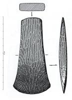 HCH-1060 - Hache plate à bords concaves
bronze ou cuivre
Hache plate à bords concaves, de section transversale rectangulaire ou sub-rectangulaire.