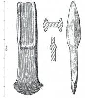 HCH-1081 - Hache à ébauche de butée : léger bourrelet
bronze
Hache à reborbs caractérisée par une ébauche de butée en partie médiane. Cette ébauche de butée, perpendiculaire à l'axe de la hache se présente sous forme d'un léger bourrelet n'atteignant pas le niveau des rebords.