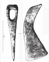 HCH-4011 - Hache
fer
TPQ : 450 - TAQ : 530
Hache à talon oblique, tranchant évasé vers le bas.