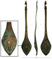 HRL-9002 - Balancier d'horloge
cuivre
Balancier oblong ; à la partie sommitale, un système d'attache au mécanisme à cran ; la partie basse, plus large, ornée d'un décor embouti.