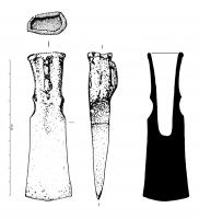 HRM-1002 - Herminette à douille
bronze
Herminette (ou ciseau) à douille sub-rectangulaire; lame séparée de la zone d'emmanchement par une constriction médiane; parfois, anneau perpendiculaire à la lame.