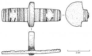 IND-4117 - Applique de char ?
bronze
TPQ : 1 - TAQ : 300
Préhension constituée d'une épaisse plaque rectangulaire, généralement ornée d'encoches et filets transversaux, au centre de laquelle est riveté un fort bouton qui peut-être aplati, en demi-cercle, ou plus massif et mouluré en balustre.