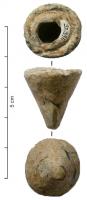 IND-4212 - Cône creux en plomb
plomb
TPQ : 1 - TAQ : 400
Cône creux, dont la face supérieure souvent creusée de gorges approximativement concentriques ouvre sur un volume creux. La pointe n'est pas perforée (ou alors accidentellement).