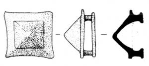 JHA-4027 - Passant de harnais
bronze
Passant constitué d'une plaque carrée ornée d'une bossette pyramidale en relief, creuse par dessous ; deux bélières rectangulaires à l'arrière, le long de côtés parallèles.