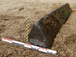 LGT-9002 - Lingot
fer
Lingot de fer  ou d'acier triangulaire allongé avec tenon facilitant le démoulage