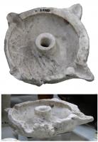 LMP-2020 - Lampe
albâtre
Lampe tournée, composée d'un réservoir ouvert et bas, à douille centrale permettant la fixation sur un support vertical ; quatre becs diamétralement opposés émergent à travers un large rebord.