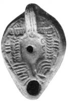 LMP-4050 - Lampe corinthienne tardive : Décor géométrique
terre cuite
TPQ : 400 - TAQ : 500
Lampe à bec rond; disque vide et entouré d'un carré incisé; anse non  percée; épaule ornée d'arrêtes de poisson, bec devancé par un petit canal.