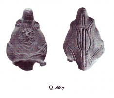 LMP-41185 - Anse de lampe Loeschcke IV 
terre cuite
TPQ : 80 - TAQ : 120
Anse plastique en forme ovale, avec buste de Sérapis entouré de volutes végétales.