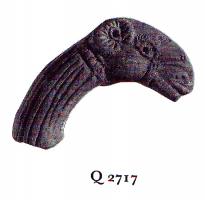 LMP-41193 - Lampe Loeschcke IV à anse zoomorphe
terre cuite
TPQ : 70 - TAQ : 100
Anse plastique en forme de tête de bélier. Imitation de prototypes de bronze.