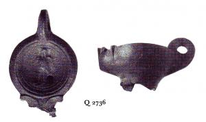 LMP-41204 - Lampe Loeschcke IV sur colonnette : airon
terre cuite
TPQ : 70 - TAQ : 120
Groupe céramique : lampe à volutes dont le médaillon est décoré d'un airon de face. Lampe sur colonnette.