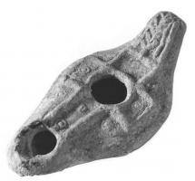 LMP-41488 - Lampe byzantine : Croix
terre cuite
TPQ : 400 - TAQ : 600
Lampe allongée à long bec avec canal, corps décorée d'une croix et anse plastique rectangulaire décorée d'une feuille de palme.