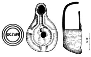 LMP-41915 - Lampe de firme : OCTAVI 
terre cuite
TPQ : 100 - TAQ : 200
Lampe moulée sans anse: le réservoir circulaire est de profil biconvexe asymétrique; bandeau penché vers l'extérieur portant deux ou trois tenons rectangulaires sur l'axe horizontal. Disque en cuvette profonde bordée par un bourrelet continu. Bec long au petit canal non communiquant avec le disque, chanfreiné sur les côtés. Base circulaire plate en creux limitée par deux anneaux concentriques enfermant l'estampille moulée OCTAVI, en relief.
