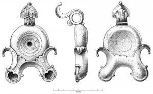 LMP-41981 - Lampe à deux becs
bronze
TPQ : -25 - TAQ : 25
Lampe à deux becs cordiformes, encadrés de feuilles formant deux ergots en crosse sur les côtés extérieurs; réservoir circulaire aplati, orné de cercles concentriques sur la face supérieure, creusée d'un trou de remplissage de faible diamètre, qui était protégé par un coucercle à charnière; réflecteur en forme de feuille sur anneau vertical, le tout formant poucier.