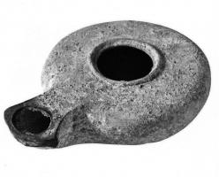 LMP-4203 - Lampe tournée
terre cuite
TPQ : -50 - TAQ : 70
Lampe tournée syro-palestinienne, bec en enclume.