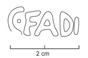 LMP-4209 - Lampe de firme : C.FADI
terre cuite
TPQ : 50 - TAQ : 150
Lampe moulée sans anse: le réservoir circulaire est de profil biconvexe asymétrique; bandeau penché vers l'extérieur portant deux tenons rectangulaires non percés, sur l'axe horizontal. Disque creux, plat et peu profond, bordé par un bourrelet continu. Bec long au petit canal non communiquant avec le disque, chanfreiné sur les côtés. Base circulaire plate en creux limitée par deux anneaux concentriques enfermant l'estampille moulée C.FADI en relief, plus rarement F / CFADI / M. Pâte orange brique, sans engobe.