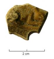 LMP-42106 - Médaillon de lampe : chien
terre cuite
TPQ : 1 - TAQ : 150
Médaillon de lampe circulaire, orné d'un motif de chien (?) couché vers la droite ; le type de lampe est inconnu.