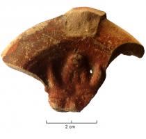 LMP-42166 - Lampe à bec rond : Africa
terre cuite
TPQ : 100 - TAQ : 150
Lampe à bec rond dont le médaillon est orné par un buste d'Africa (?).