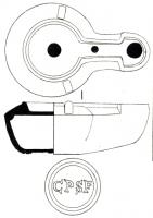 LMP-42180 - Lampe de firme : CPSF
terre cuite
TPQ : 50 - TAQ : 150
Lampe moulée sans anse: le réservoir circulaire est de profil biconvexe asymétrique; bandeau penché vers l'extérieur portant deux ou trois tenons rectangulaires non percés, sur l'axe horizontal. Disque en cuvette profonde bordée par un bourrelet continu. Bec long au petit canal non communiquant avec le disque, chanfeiné sur les côtés. Base circulaire plate en creux limitée par deux anneaux concentriques enfermant l'estampille moulée CPSF en relief. Engobe rouge brique peu adhérent.