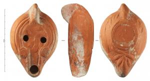 LMP-42374 - Lampe de transition, Atlante VII A 2 : Rameau dʼolivier
terre cuite
TPQ : 250 - TAQ : 550
Lampe moulée à bec allongé et grand disque entourés par un bourrelet. Anse verticale pleine moulée avec la lampe. Bandeau orné de trois sillons déterminant trois bourrelets concentriques dont l’externe représente deux grosses pastilles, faites de trois anneaux concentriques chacune et qui flanquent le départ du canal. Réservoir ovoïde de profil biconvexe. Base plate limitée par deux anneaux plat souligné par trois sillons rejoignant l'anse et flanqué de deux palmes. Rameau à cinq feuilles d'olivier en relief sous le bec. Marque de potier indéterminée. Décor : Rameau dʼolivier.